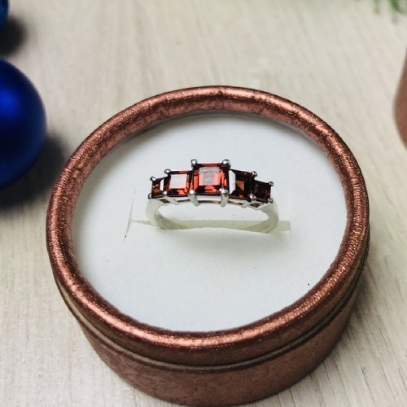 925 Sterling Silver Garnets Ring Size 9