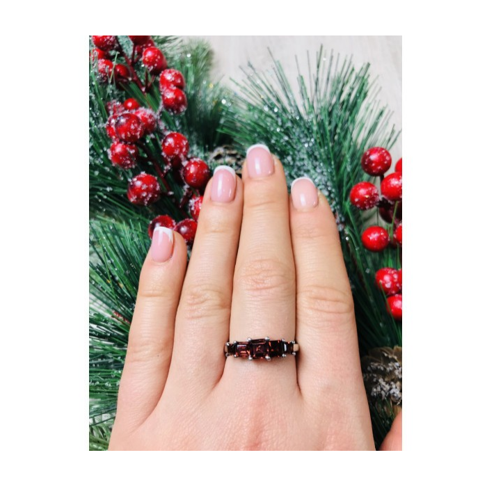 925 Sterling Silver Garnets Ring Size 9