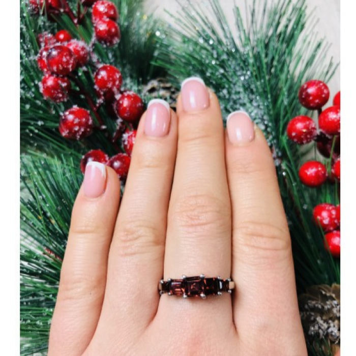 925 Sterling Silver Garnets Ring Size 9