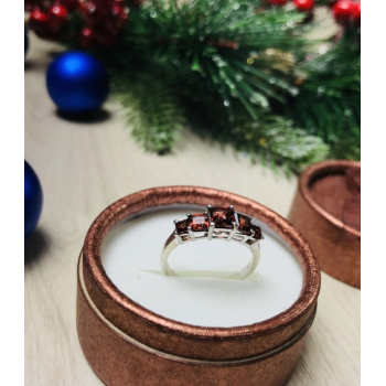 925 Sterling Silver Garnets Ring Size 9