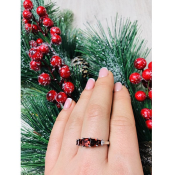 925 Sterling Silver Garnets Ring Size 9