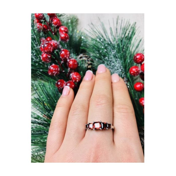 925 Sterling Silver Garnets Ring Size 9