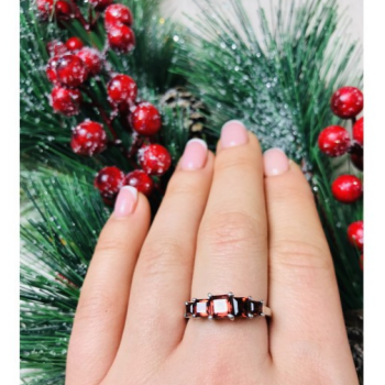 925 Sterling Silver Garnets Ring Size 9