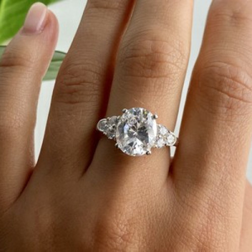 925 Sterling Silver CZ Ring Size 9