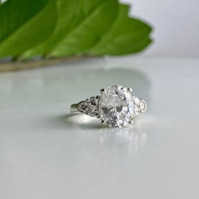 925 Sterling Silver CZ Ring Size 9