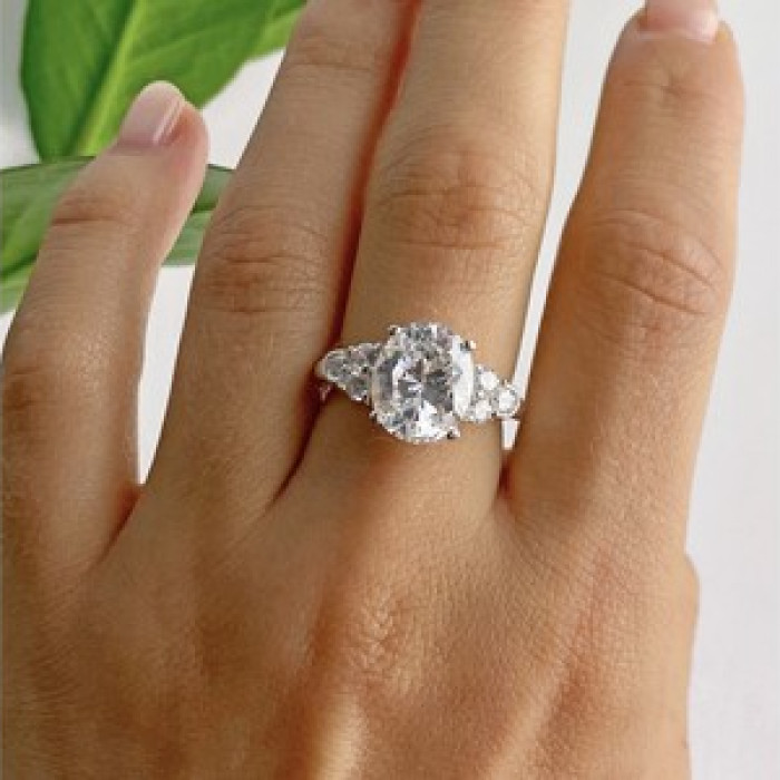 925 Sterling Silver CZ Ring Size 9