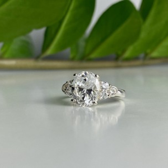 925 Sterling Silver CZ Ring Size 9