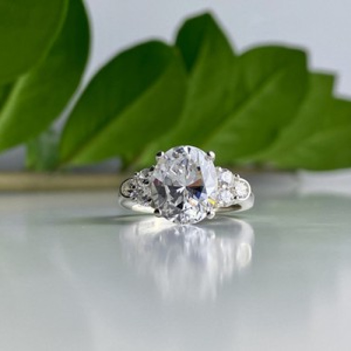 925 Sterling Silver CZ Ring Size 9
