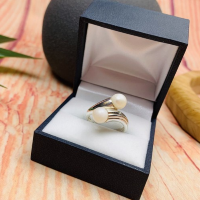 925 Sterling Silver Pearls Ring Size 7