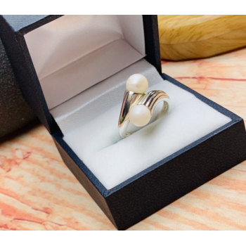 925 Sterling Silver Pearls Ring Size 7