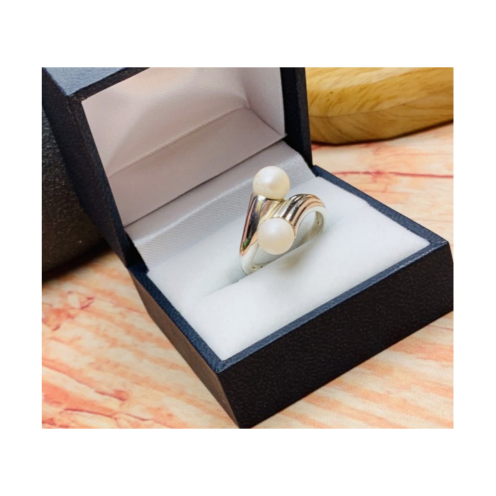 925 Sterling Silver Pearls Ring Size 7
