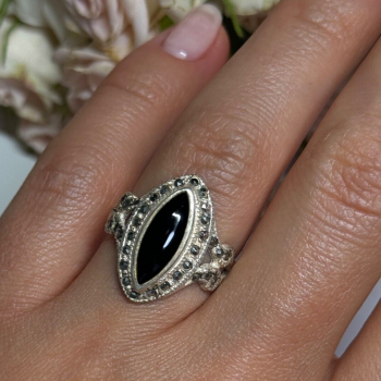 Vintage 925 Sterling Silver Onyx & Marcasite Ring Size 7