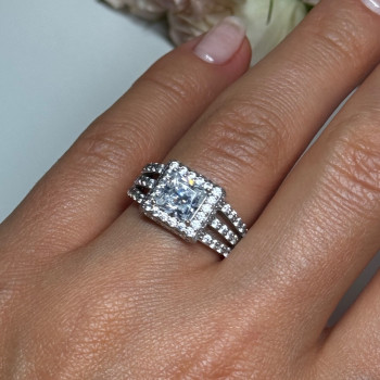 925 Sterling Silver CZ Ring Size 6