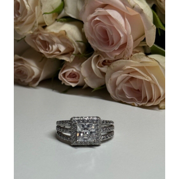 925 Sterling Silver CZ Ring Size 6