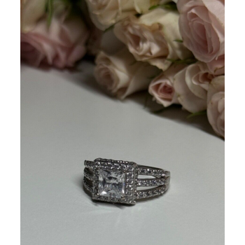 925 Sterling Silver CZ Ring Size 6