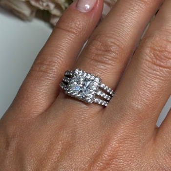 925 Sterling Silver CZ Ring Size 6