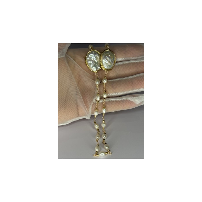 GOLD PLATED PEARL NECKLACE APPROX LENGTH 30 INCH THE BOTTOM OF PENDANT 3 INCH