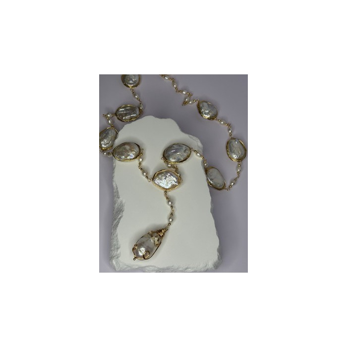 GOLD PLATED PEARL NECKLACE APPROX LENGTH 30 INCH THE BOTTOM OF PENDANT 3 INCH