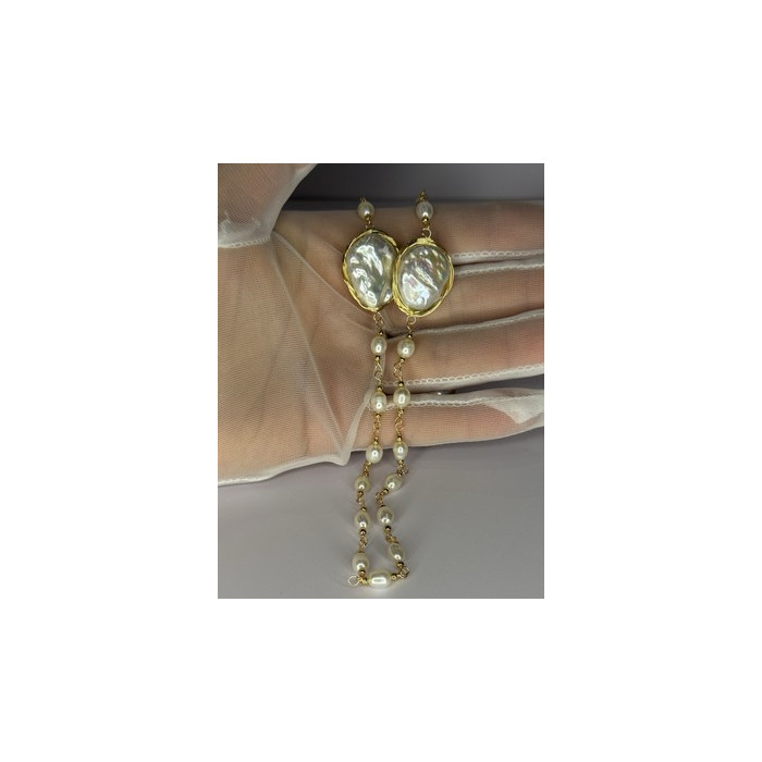 GOLD PLATED PEARL NECKLACE APPROX LENGTH 30 INCH THE BOTTOM OF PENDANT 3 INCH