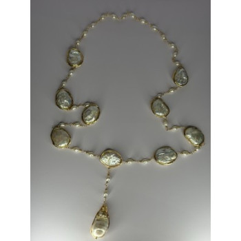 GOLD PLATED PEARL NECKLACE APPROX LENGTH 30 INCH THE BOTTOM OF PENDANT 3 INCH