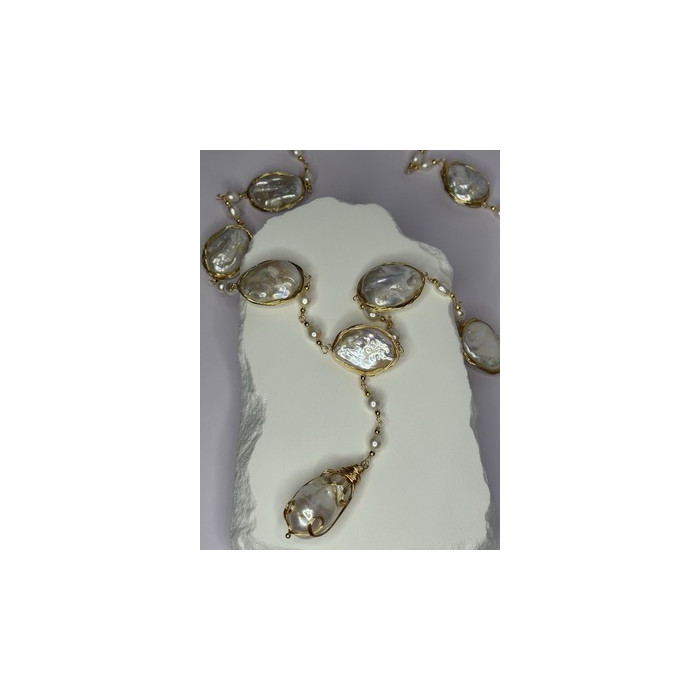 GOLD PLATED PEARL NECKLACE APPROX LENGTH 30 INCH THE BOTTOM OF PENDANT 3 INCH