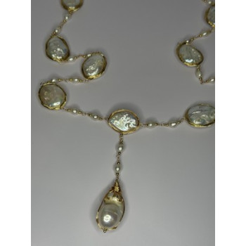 GOLD PLATED PEARL NECKLACE APPROX LENGTH 30 INCH THE BOTTOM OF PENDANT 3 INCH