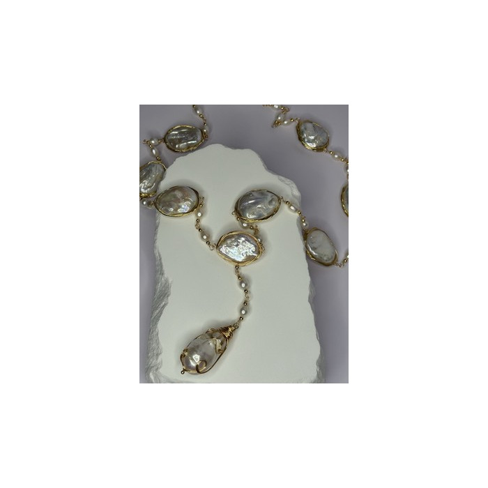 GOLD PLATED PEARL NECKLACE APPROX LENGTH 30 INCH THE BOTTOM OF PENDANT 3 INCH