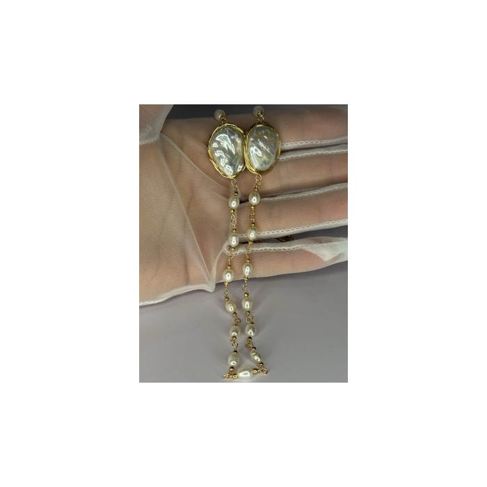 GOLD PLATED PEARL NECKLACE APPROX LENGTH 30 INCH THE BOTTOM OF PENDANT 3 INCH