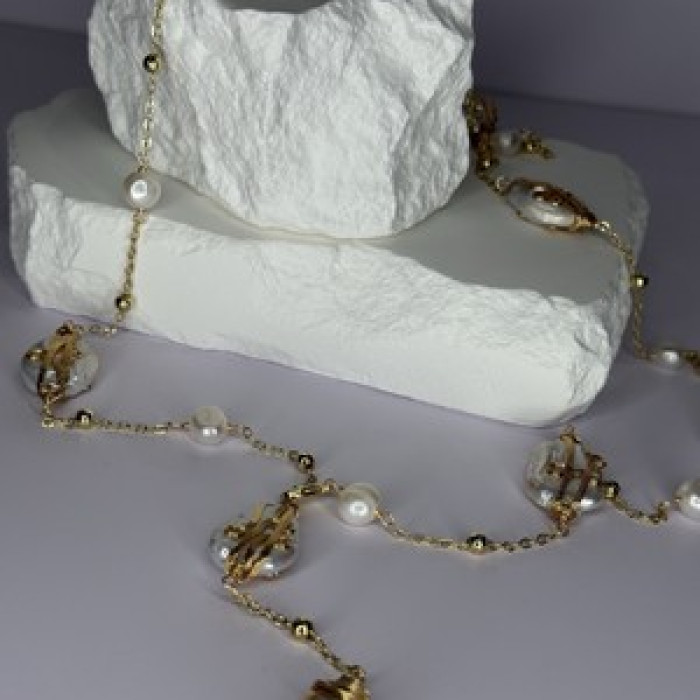 GOLD PLATED PEARL NECKLACE APPROX LENGTH 32 INCH BOTTOM OF PENDANT 4 INCH