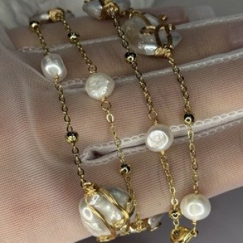 GOLD PLATED PEARL NECKLACE APPROX LENGTH 32 INCH BOTTOM OF PENDANT 4 INCH