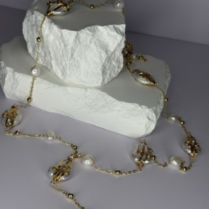 GOLD PLATED PEARL NECKLACE APPROX LENGTH 32 INCH BOTTOM OF PENDANT 4 INCH