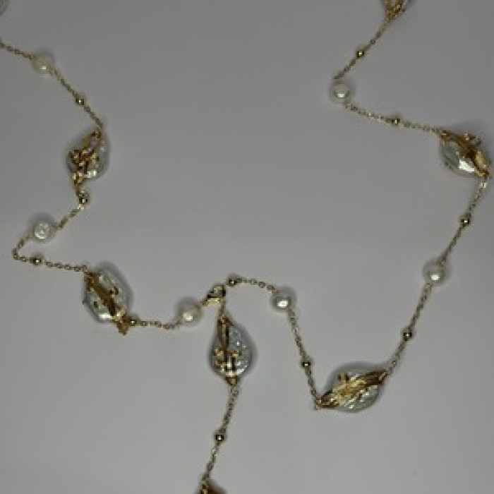 GOLD PLATED PEARL NECKLACE APPROX LENGTH 32 INCH BOTTOM OF PENDANT 4 INCH