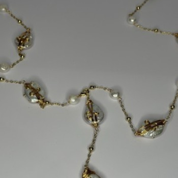 GOLD PLATED PEARL NECKLACE APPROX LENGTH 32 INCH BOTTOM OF PENDANT 4 INCH