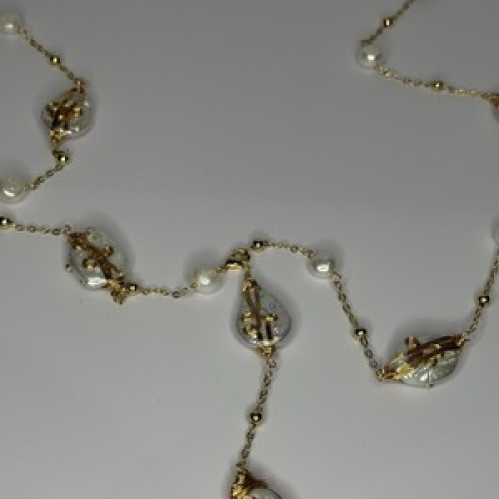 GOLD PLATED PEARL NECKLACE APPROX LENGTH 32 INCH BOTTOM OF PENDANT 4 INCH