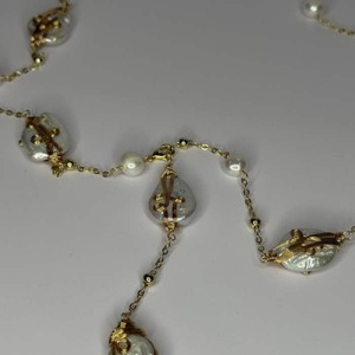 GOLD PLATED PEARL NECKLACE APPROX LENGTH 32 INCH BOTTOM OF PENDANT 4 INCH