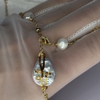 GOLD PLATED PEARL NECKLACE APPROX LENGTH 32 INCH BOTTOM OF PENDANT 4 INCH
