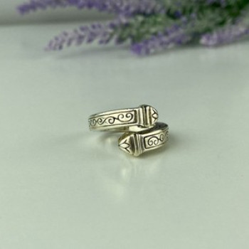 Vintage 925 Sterling Silver Ring Size 5.5 (Adjustable)