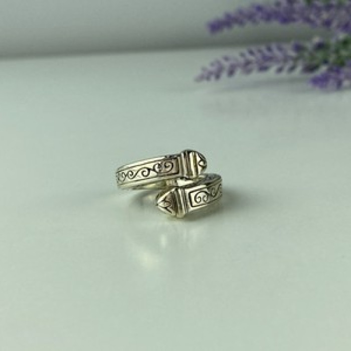 Vintage 925 Sterling Silver Ring Size 5.5 (Adjustable)