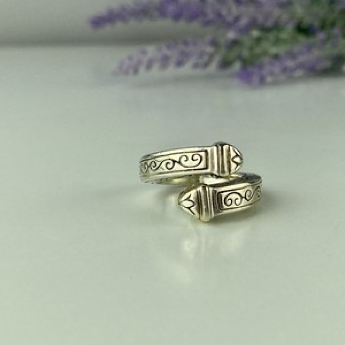 Vintage 925 Sterling Silver Ring Size 5.5 (Adjustable)