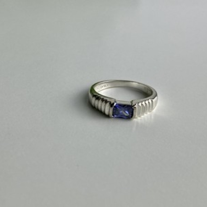 925 Sterling Silver Purple CZ Ring Size 6.5