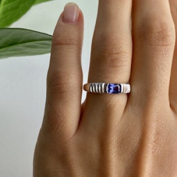 925 Sterling Silver Purple CZ Ring Size 6.5