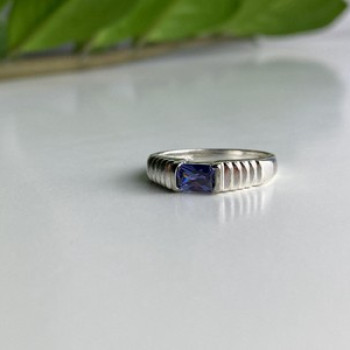 925 Sterling Silver Purple CZ Ring Size 6.5