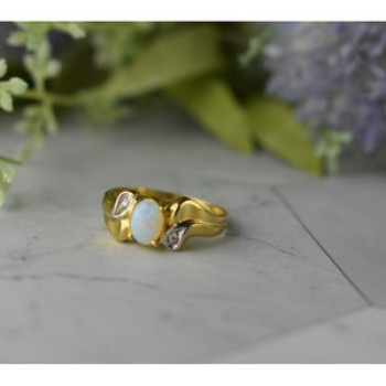 14K Yellow Gold Opal & Diamonds Ring Size 8