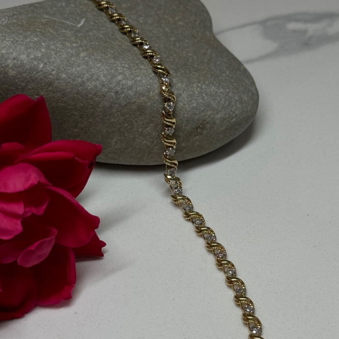 14K Yellow Gold Elegant Bracelet Diamonds Length 7 Inch