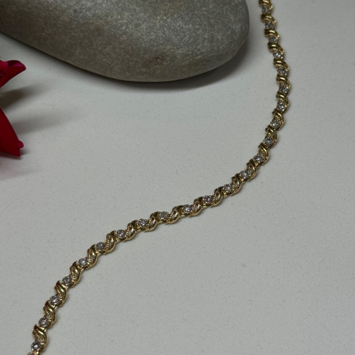 14K Yellow Gold Elegant Bracelet Diamonds Length 7 Inch