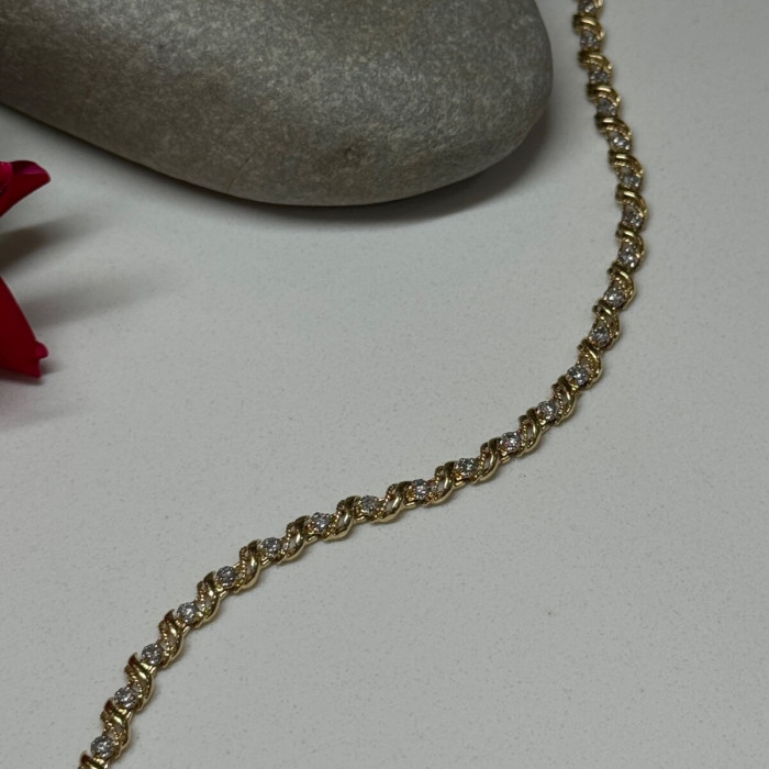 14K Yellow Gold Elegant Bracelet Diamonds Length 7 Inch
