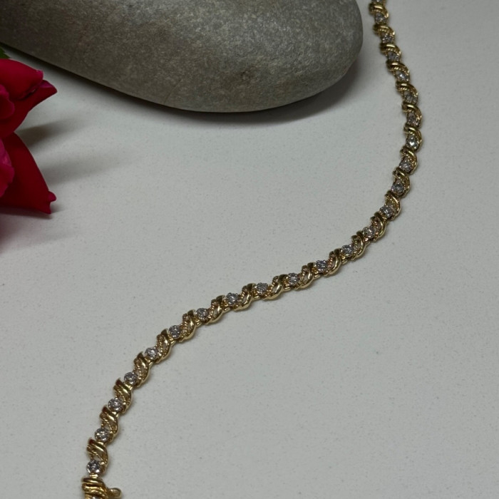 14K Yellow Gold Elegant Bracelet Diamonds Length 7 Inch