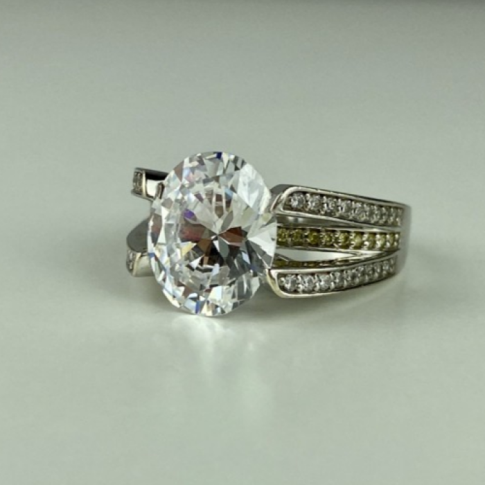 925 Sterling Silver CZ Ring Size 7