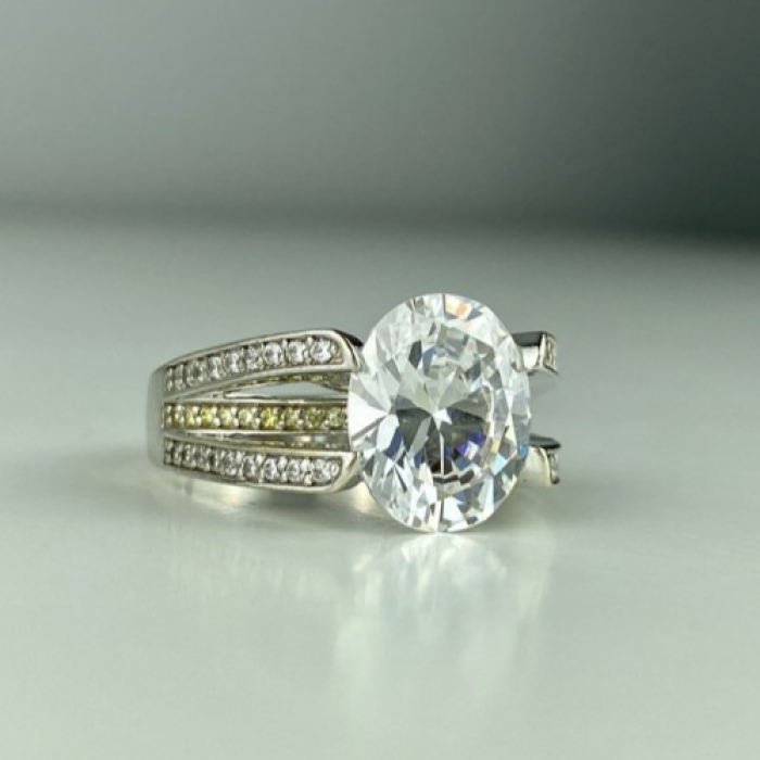 925 Sterling Silver CZ Ring Size 7