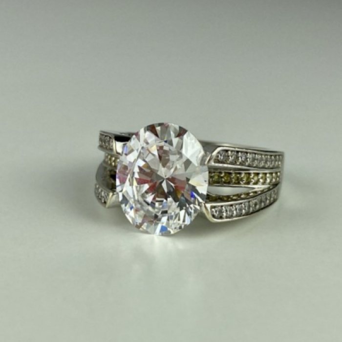 925 Sterling Silver CZ Ring Size 7